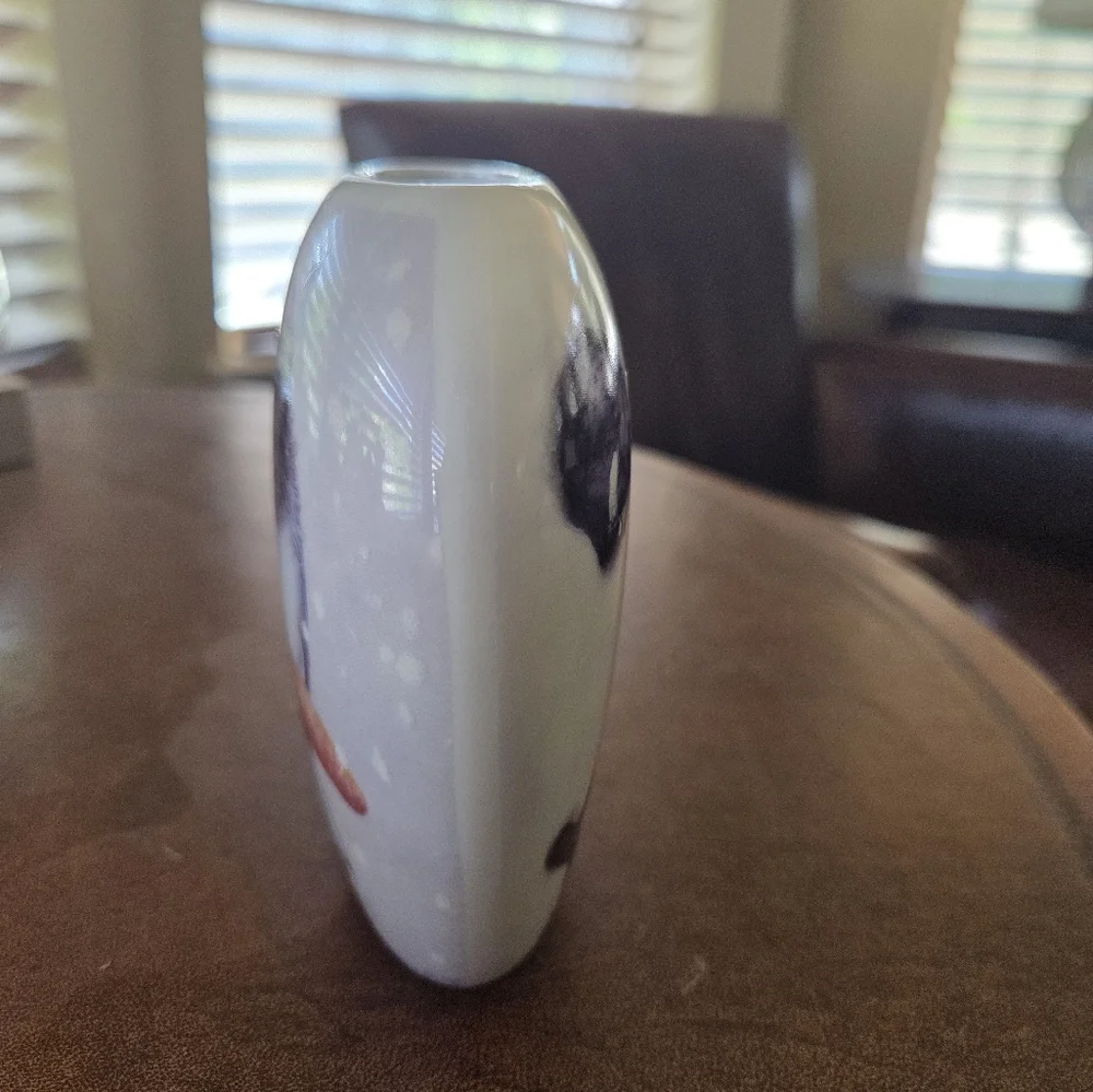 Ecklunds Ltd porcelain vase